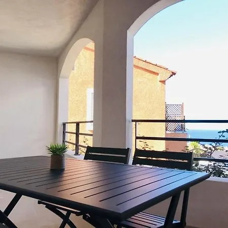 - L'ile-rousse Bord De 3 Pieces 4 Personnes Apartment