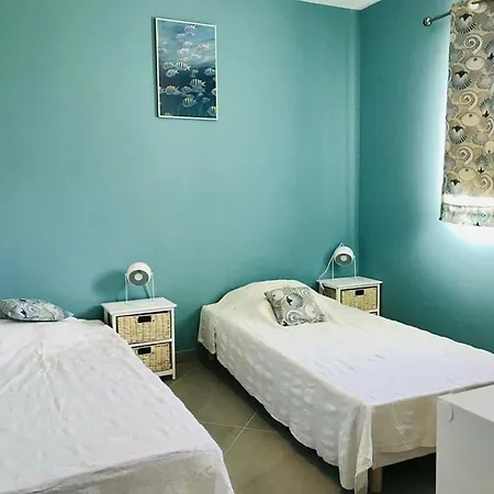 - L'ile-rousse Bord De 3 Pieces 4 Personnes Apartment *