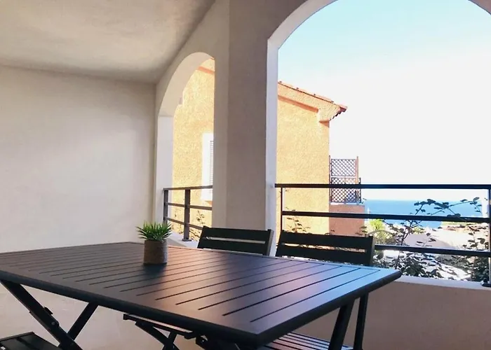 - L'ile-rousse Bord De 3 Pieces 4 Personnes Lägenhet